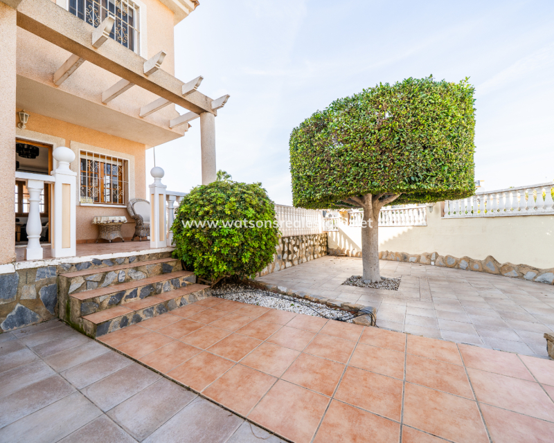 Resale - Detached - Urb. La Marina