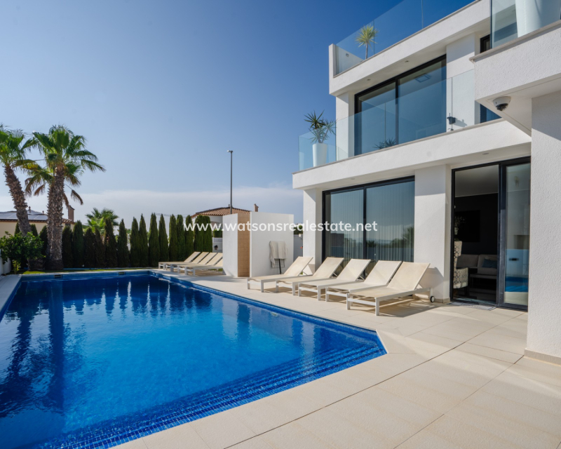 Resale - Detached - Urb. La Marina