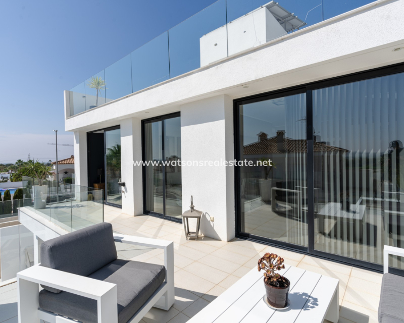 Resale - Detached - Urb. La Marina