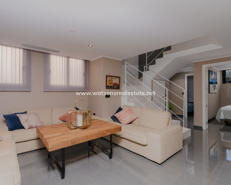 Resale - Detached - Urb. La Marina