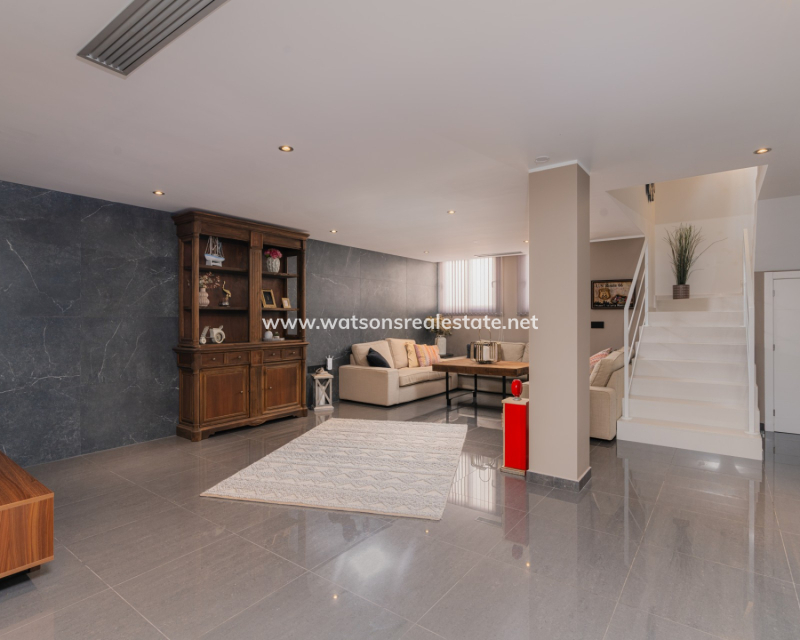 Resale - Detached - Urb. La Marina