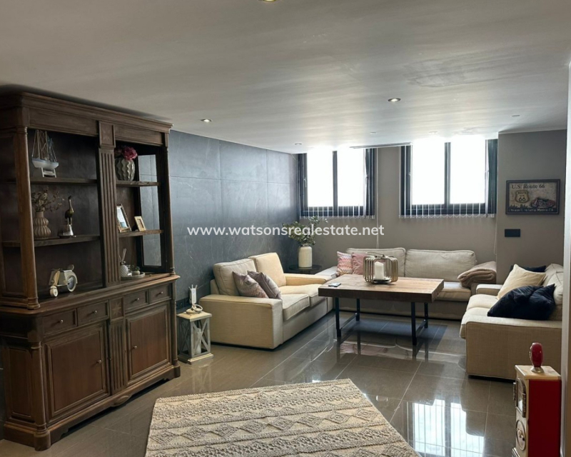 Resale - Detached - Urb. La Marina