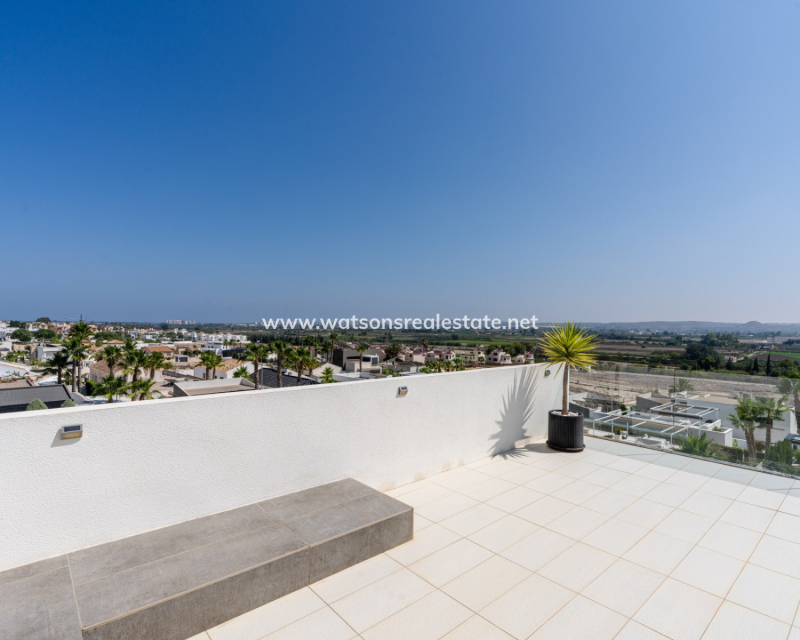 Resale - Detached - Urb. La Marina