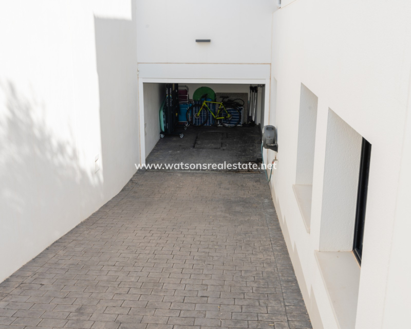 Resale - Detached - Urb. La Marina