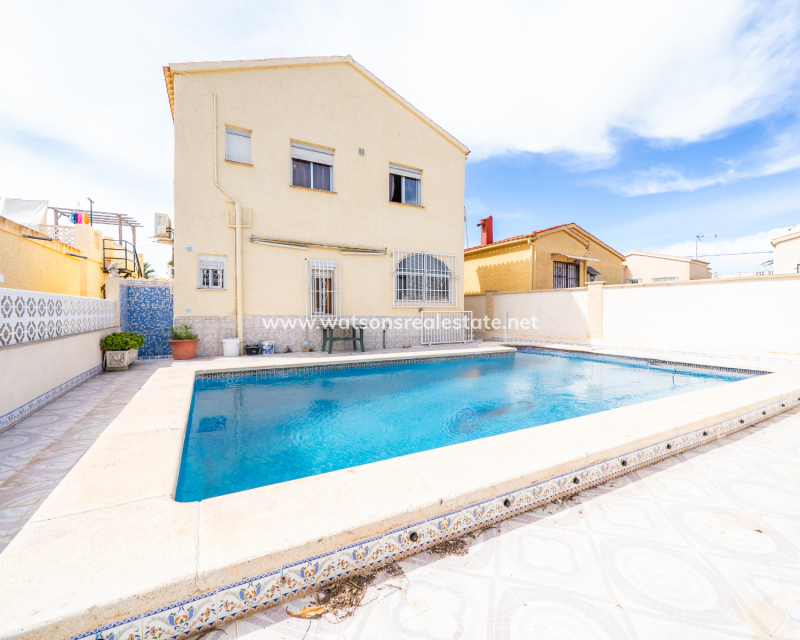 Resale - Detached - Urb. La Marina