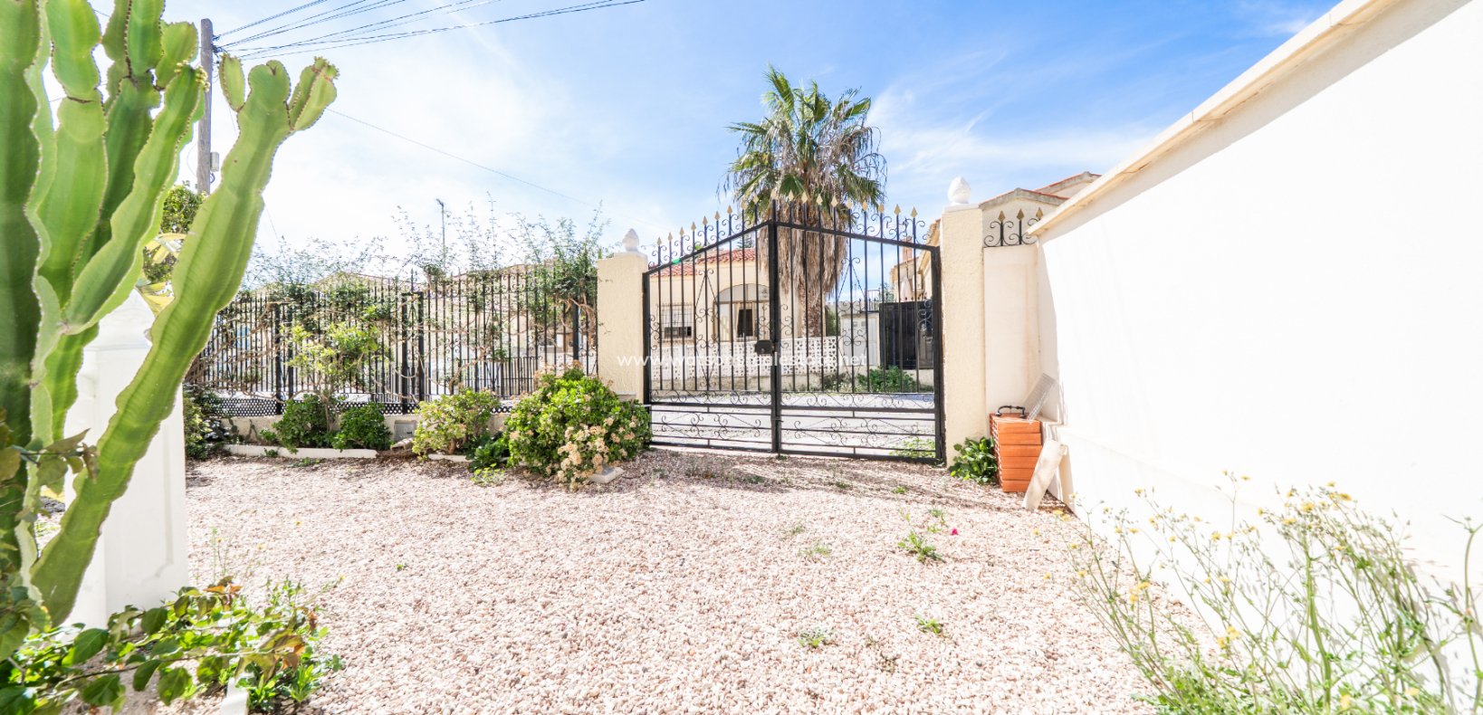 Resale - Detached - Urb. La Marina