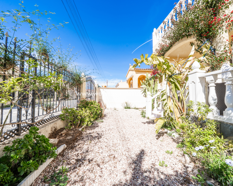 Resale - Detached - Urb. La Marina