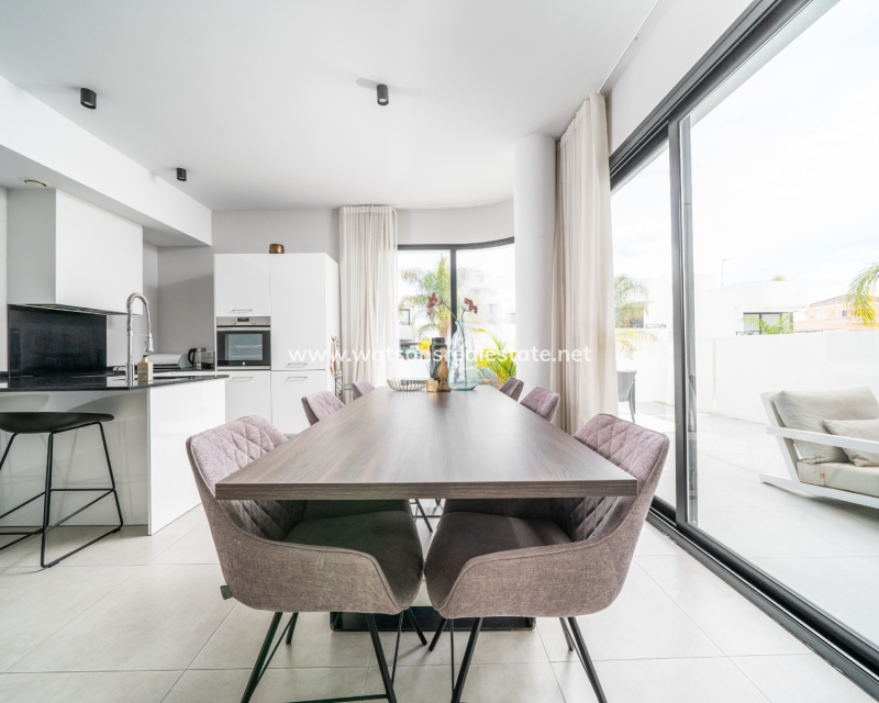 Resale - Detached - Urb. La Marina