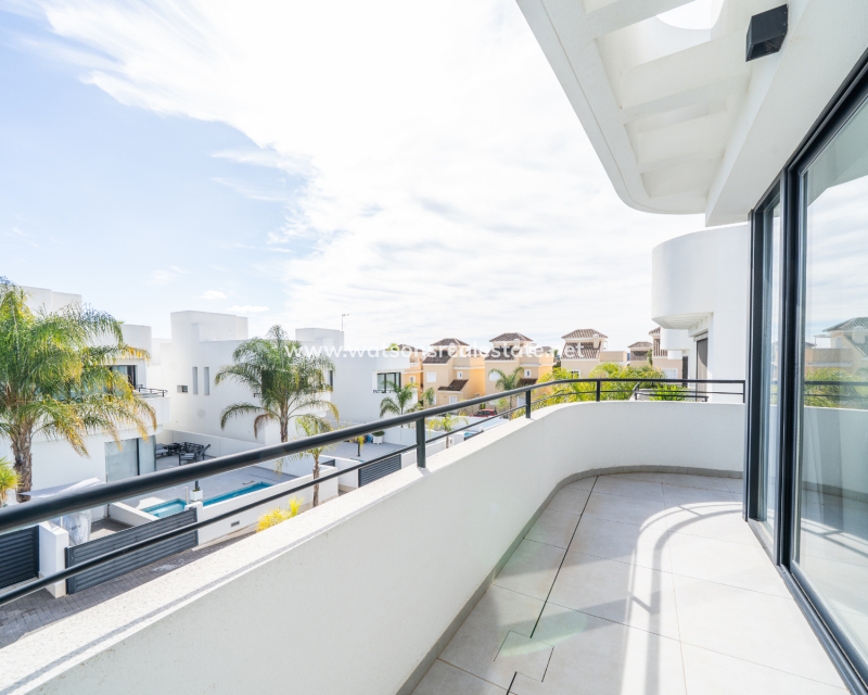 Resale - Detached - Urb. La Marina