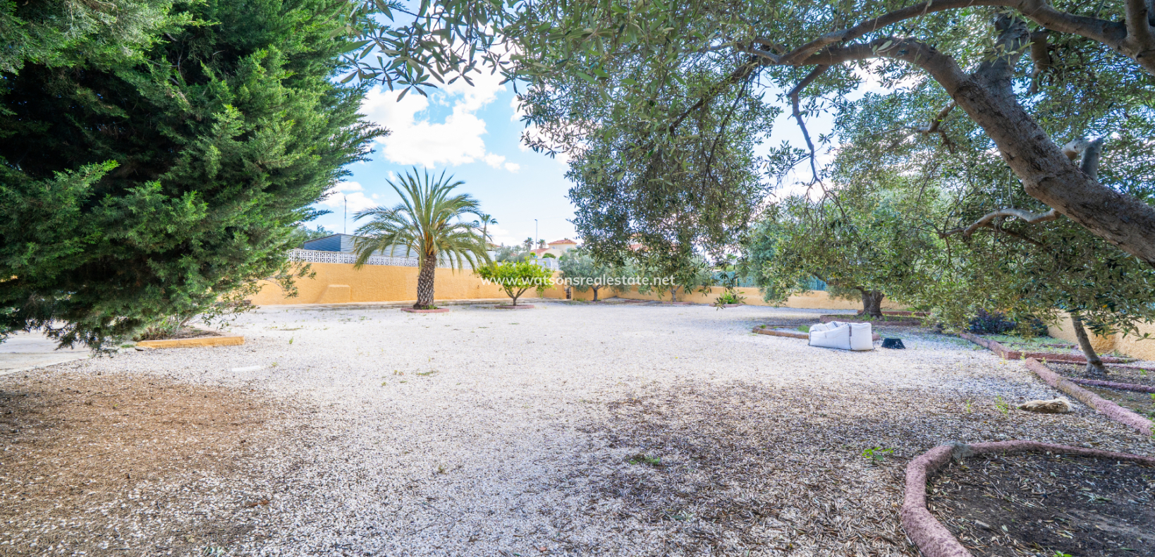 Resale - Detached - Urb. La Marina