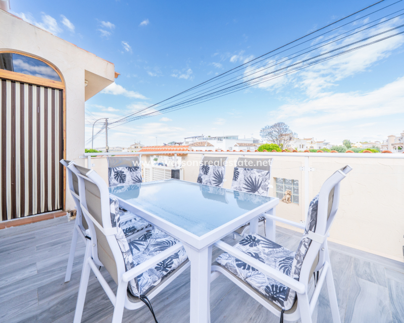 Resale - Detached - Urb. La Marina