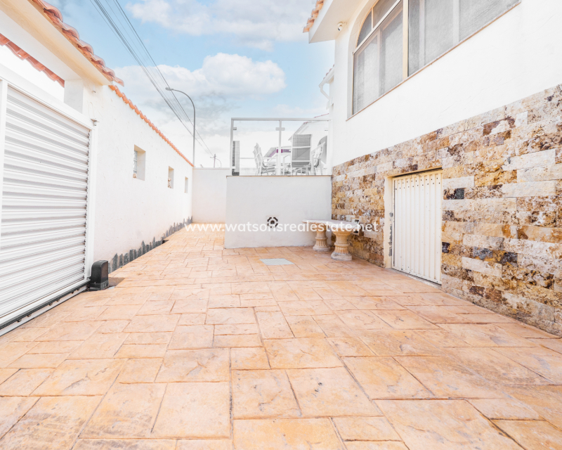 Resale - Detached - Urb. La Marina