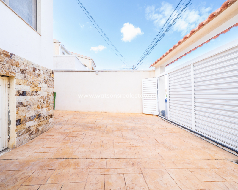 Resale - Detached - Urb. La Marina