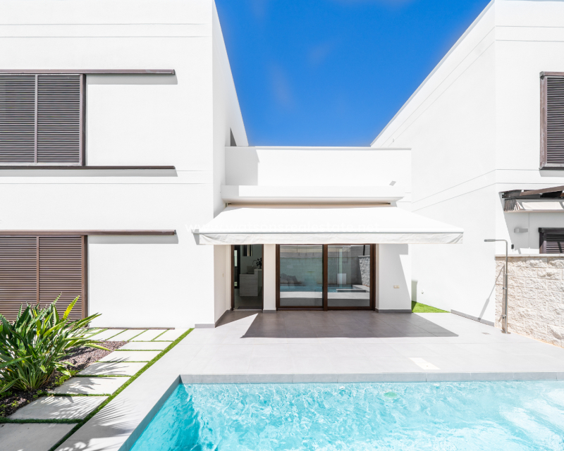 Resale - Detached - Urb. La Marina