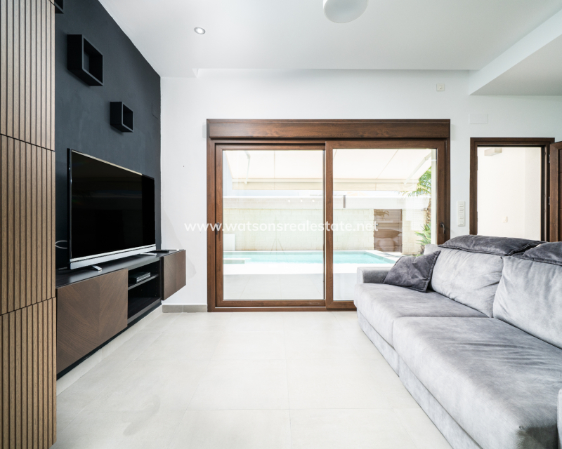 Resale - Detached - Urb. La Marina