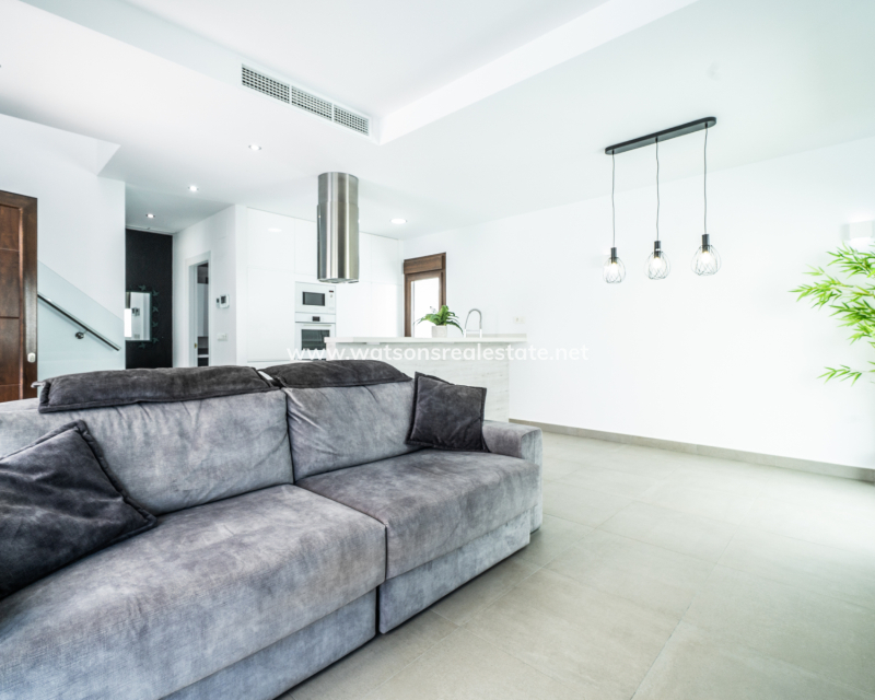 Resale - Detached - Urb. La Marina