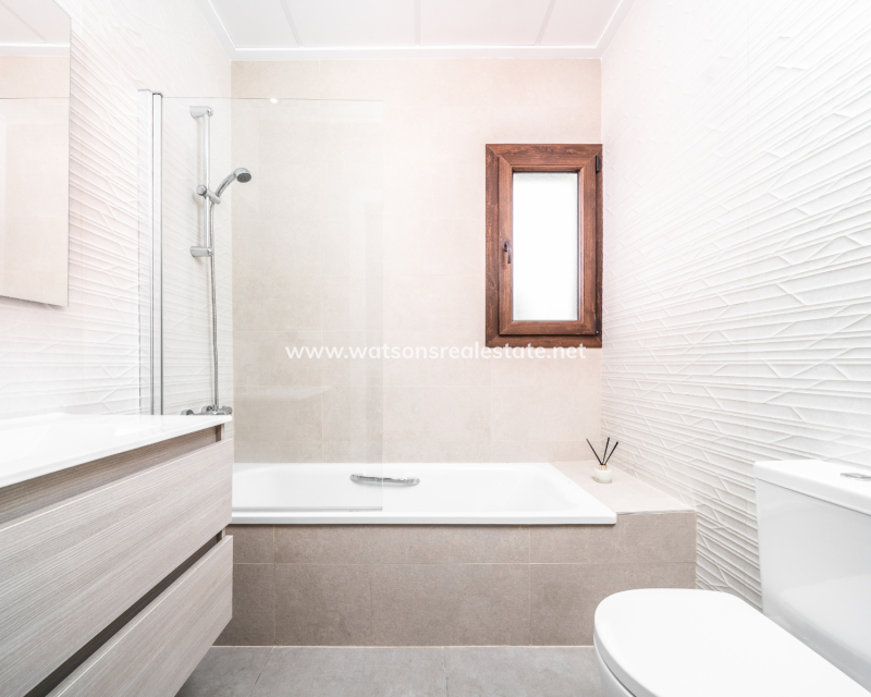 Resale - Detached - Urb. La Marina