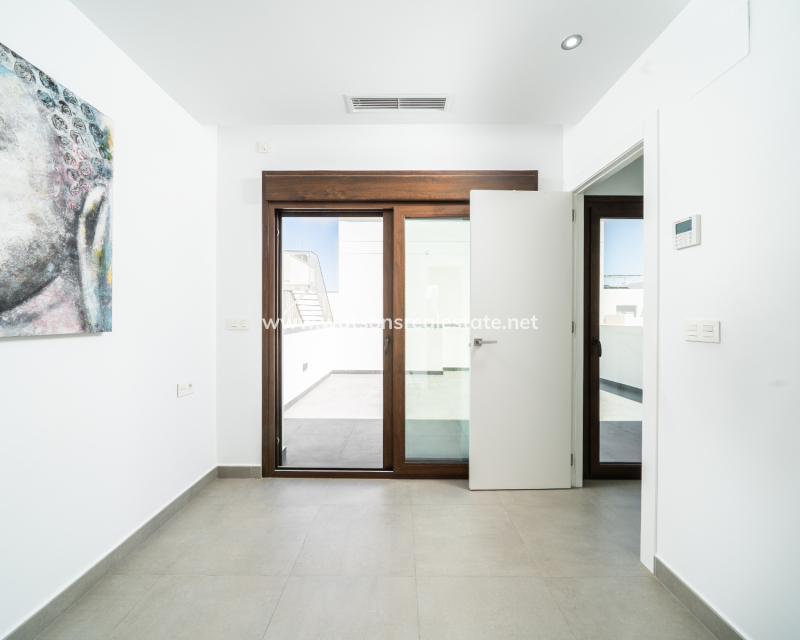 Resale - Detached - Urb. La Marina
