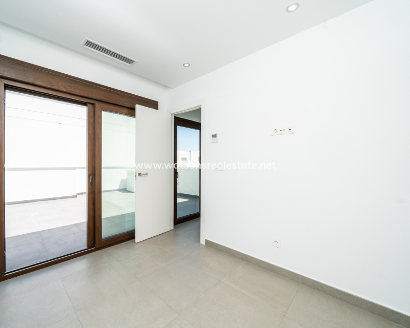 Resale - Detached - Urb. La Marina