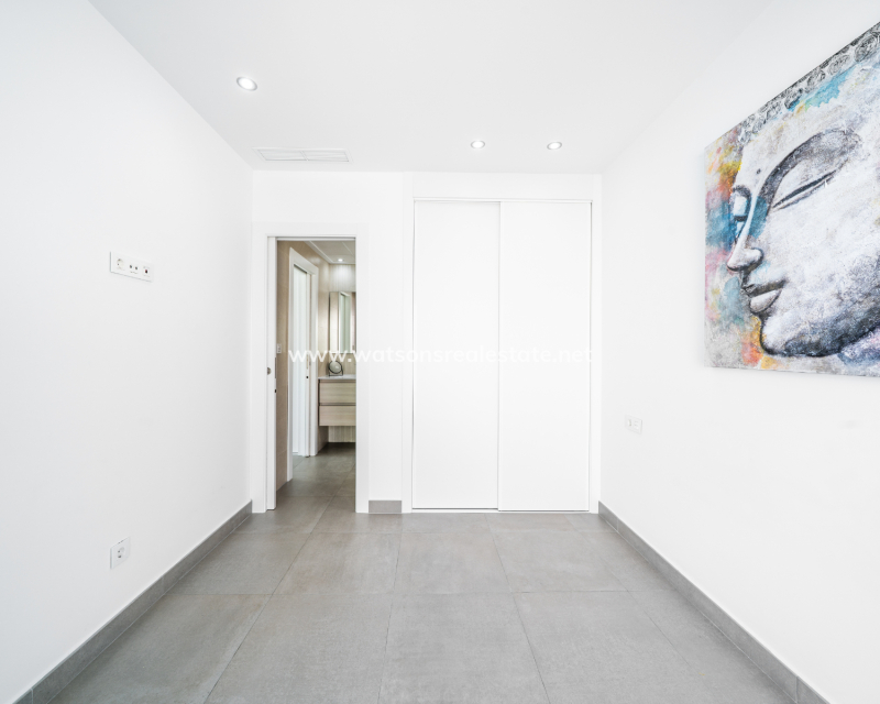 Resale - Detached - Urb. La Marina