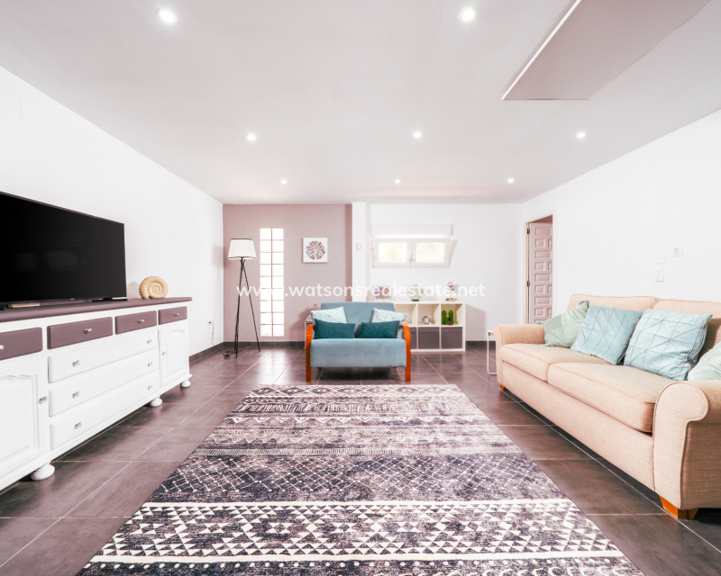 Resale - Detached - Urb. La Marina
