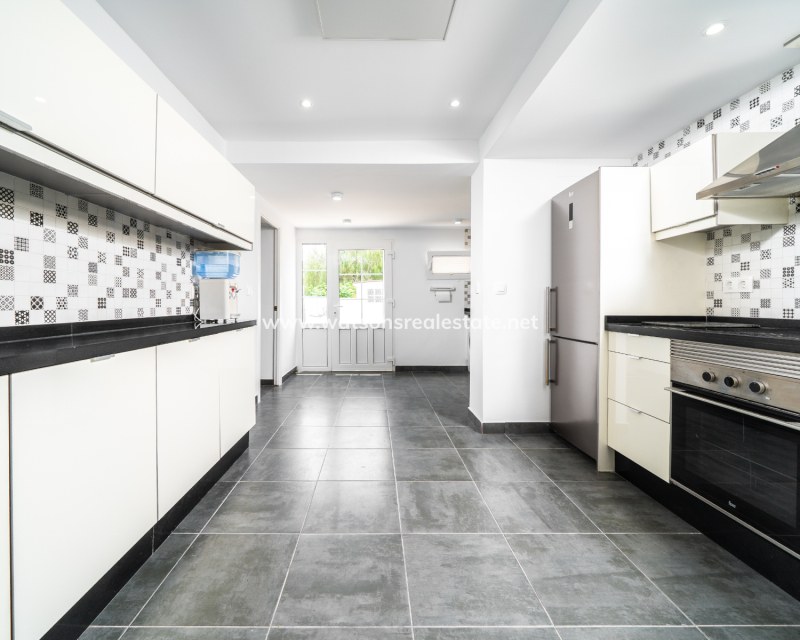 Resale - Detached - Urb. La Marina