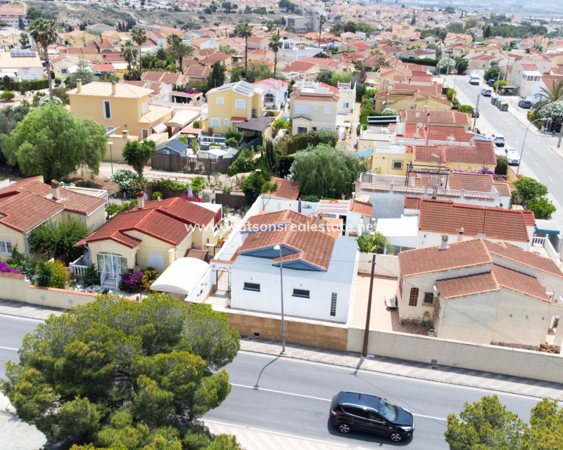 Resale - Detached - Urb. La Marina