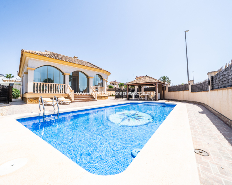 Resale - Detached - Urb. La Marina