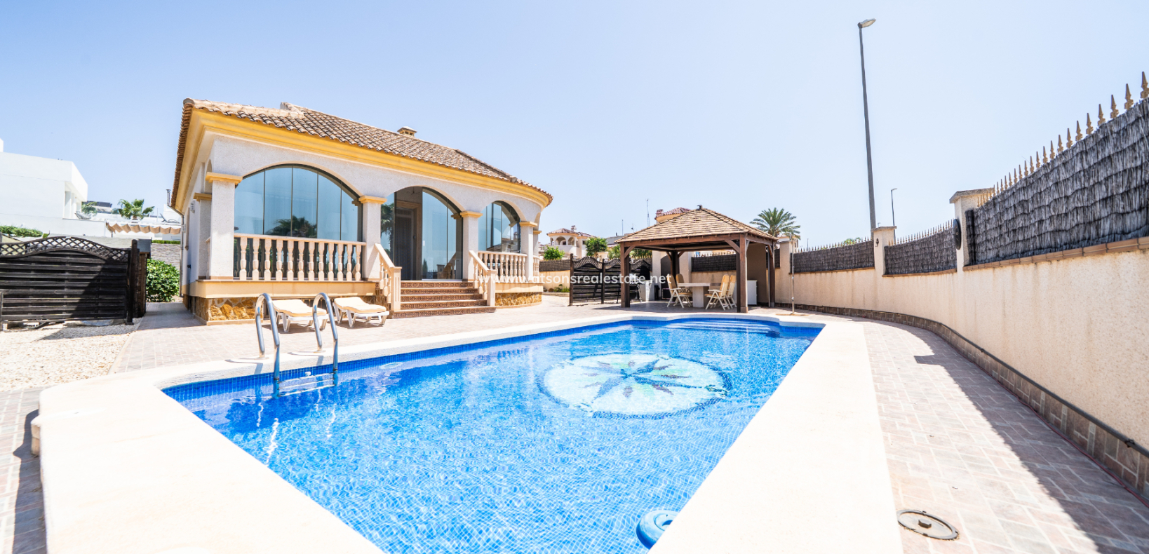 Resale - Detached - Urb. La Marina