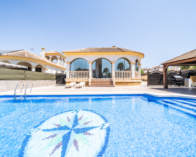 Resale - Detached - Urb. La Marina