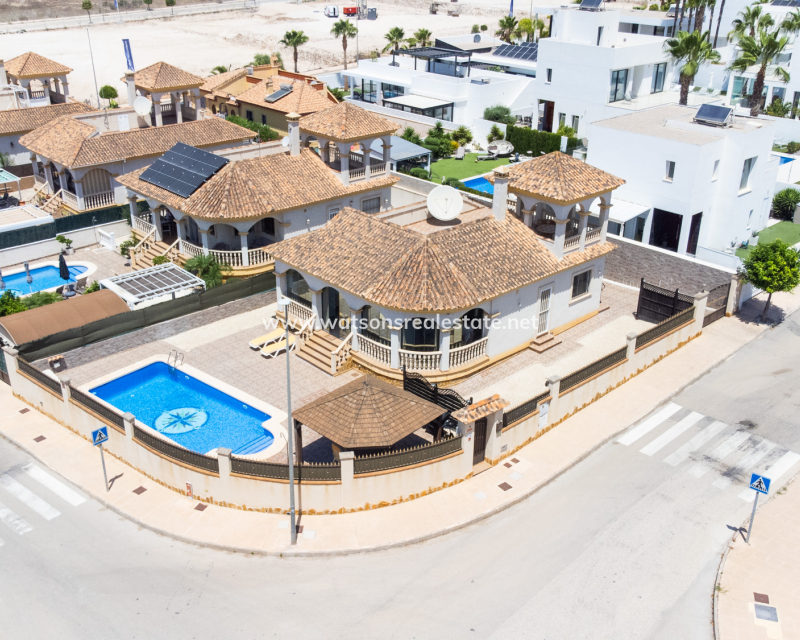 Resale - Detached - Urb. La Marina