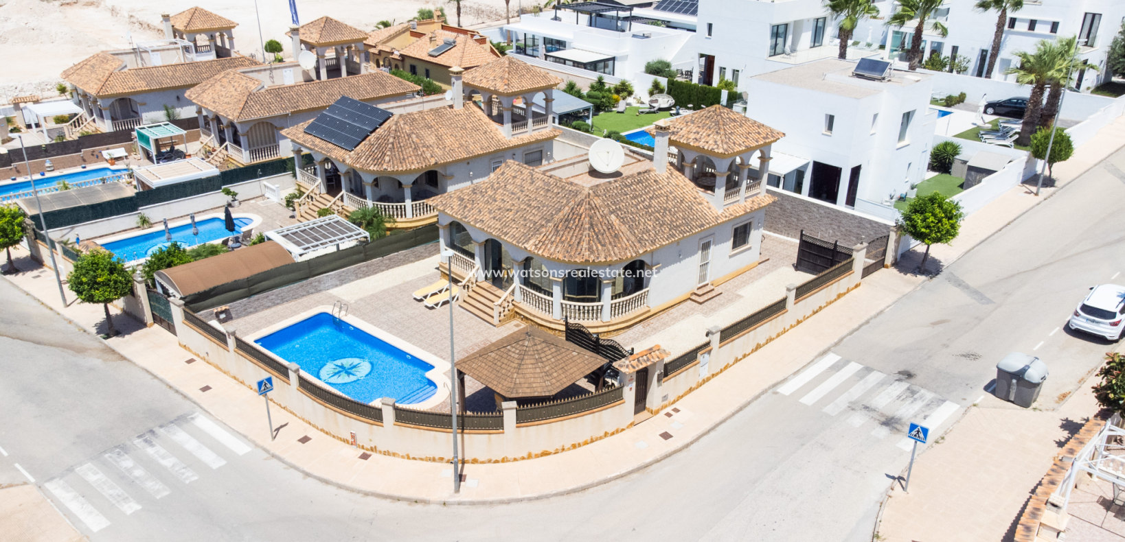 Resale - Detached - Urb. La Marina