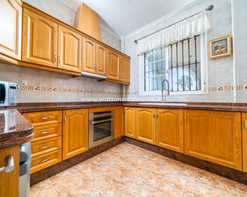 Resale - Detached - Urb. La Marina