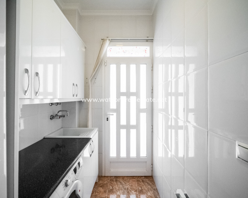Resale - Detached - Urb. La Marina