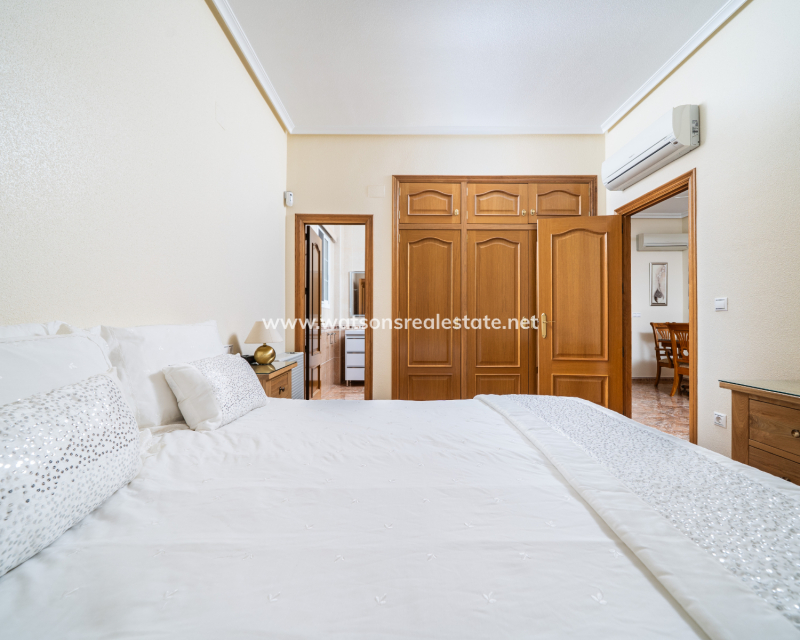 Resale - Detached - Urb. La Marina