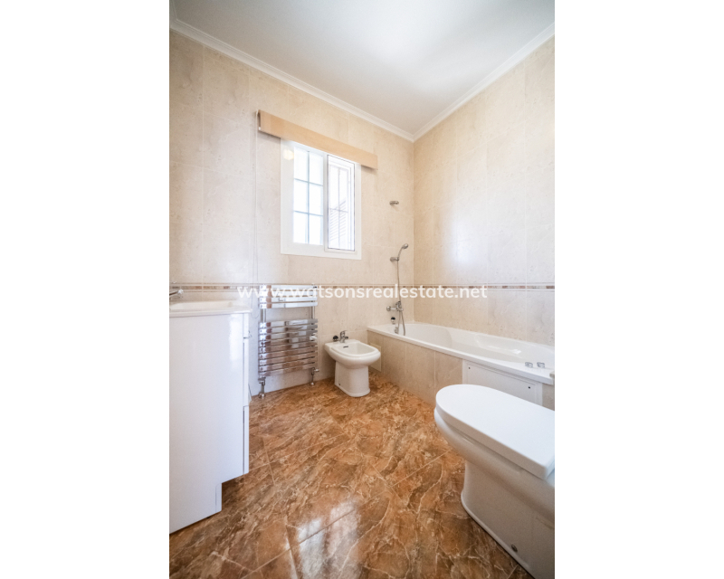 Resale - Detached - Urb. La Marina