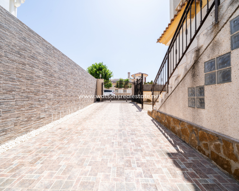 Resale - Detached - Urb. La Marina