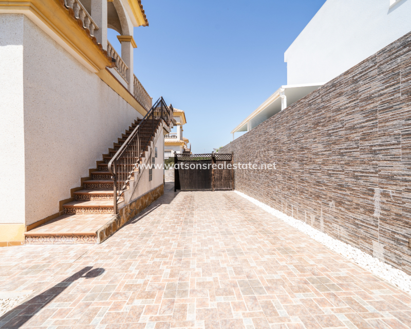 Resale - Detached - Urb. La Marina