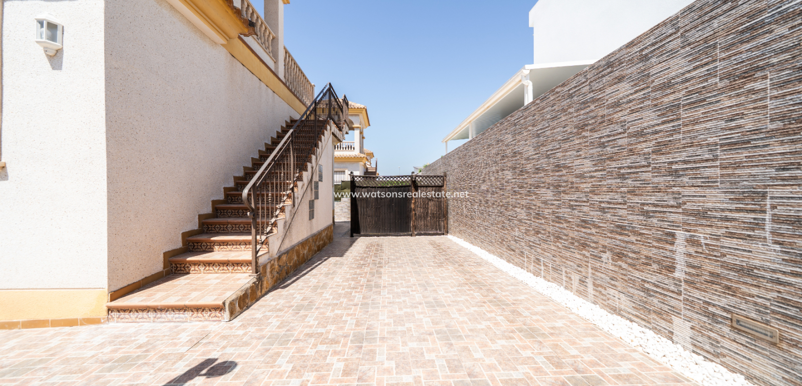 Resale - Detached - Urb. La Marina