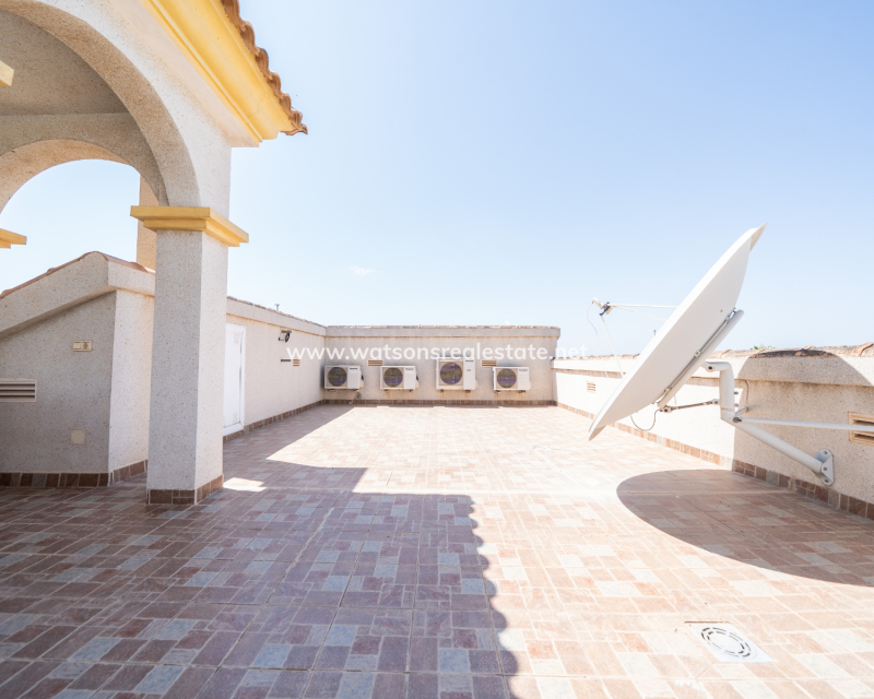 Resale - Detached - Urb. La Marina