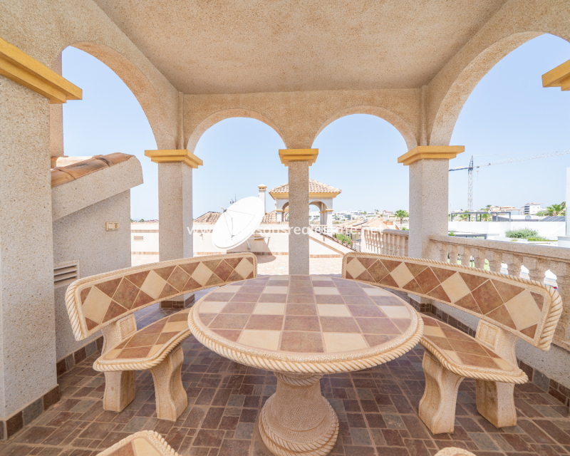 Resale - Detached - Urb. La Marina