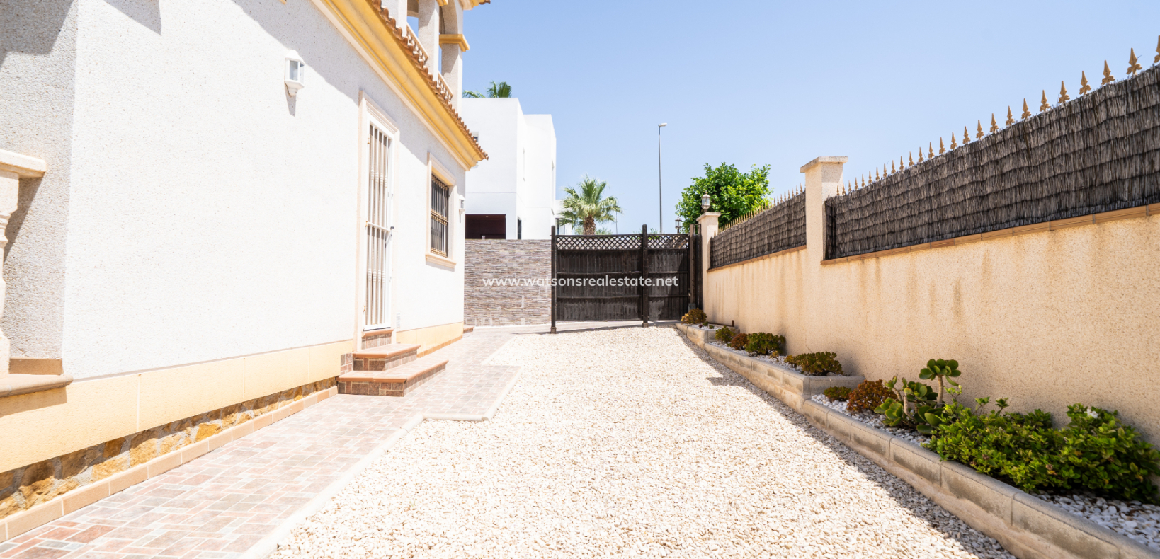 Resale - Detached - Urb. La Marina