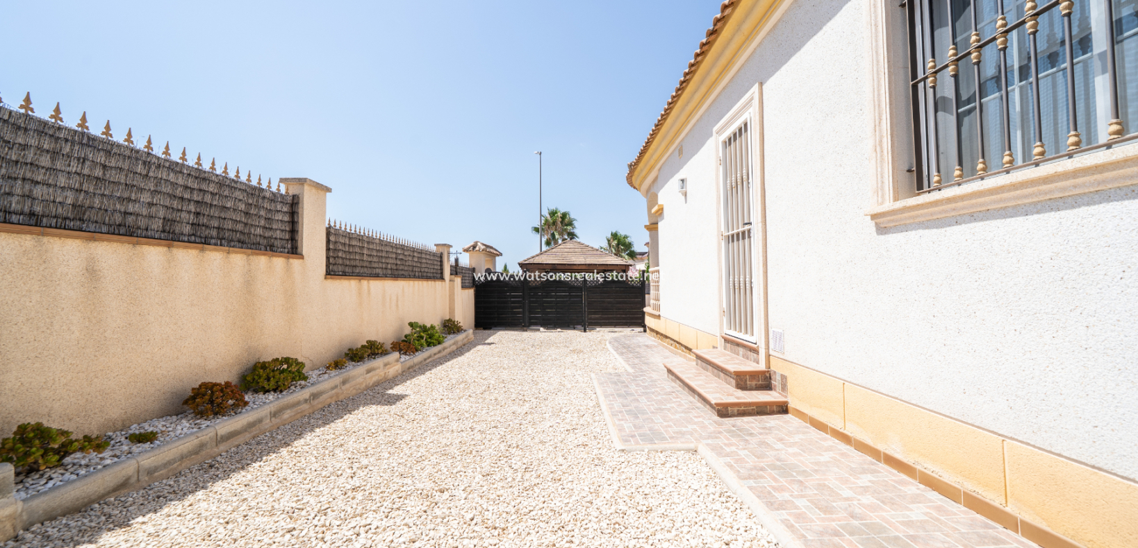 Resale - Detached - Urb. La Marina