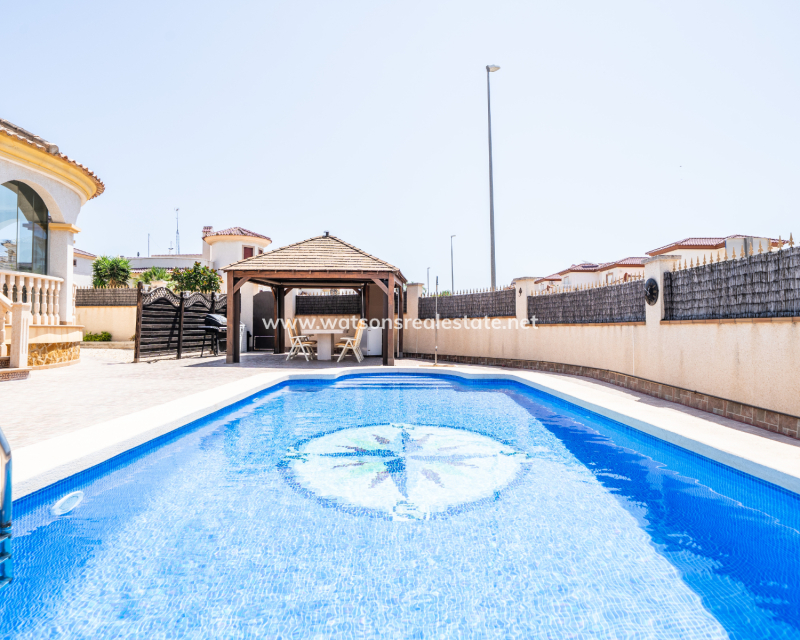 Resale - Detached - Urb. La Marina