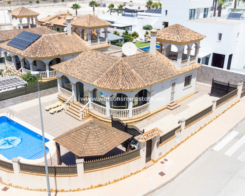 Resale - Detached - Urb. La Marina