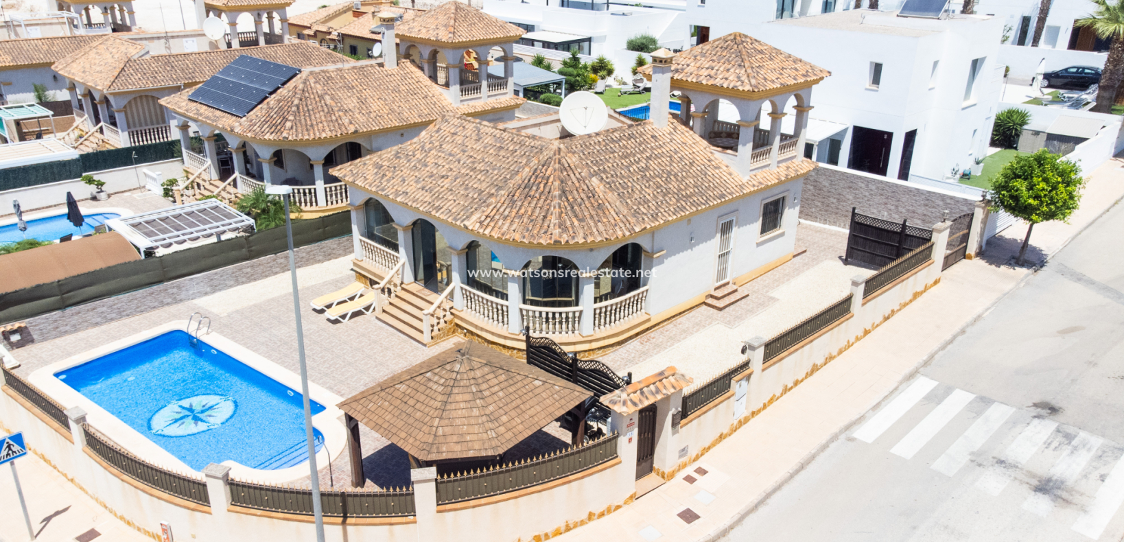 Resale - Detached - Urb. La Marina