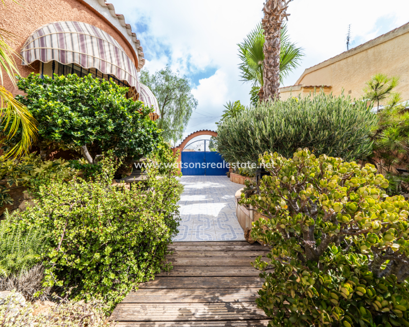 Resale - Detached - Urb. La Marina