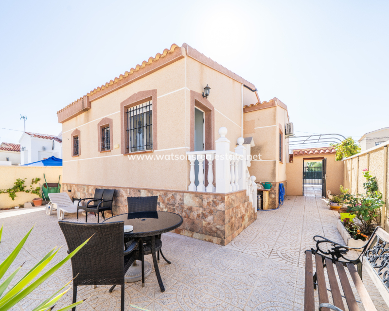 Resale - Detached - Urb. La Marina