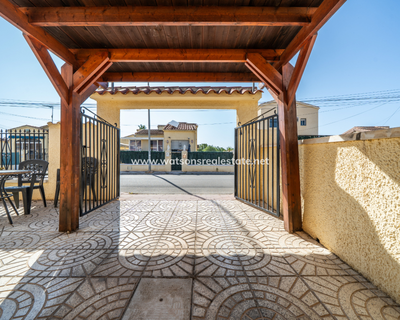 Resale - Detached - Urb. La Marina
