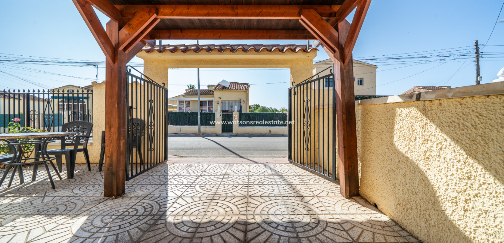 Resale - Detached - Urb. La Marina